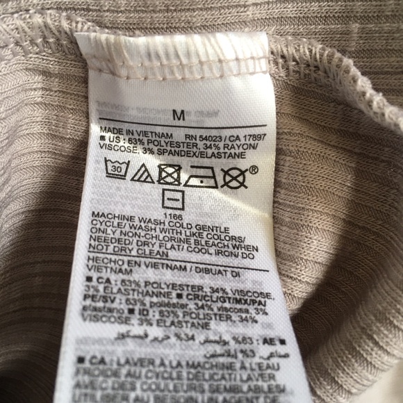 Old Navy Luxe Tee Neutral Shade Taupe Size M - Picture 4 of 7